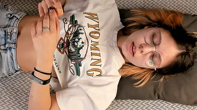 DarelleFare online show from February 5, 2025, 11:12 am