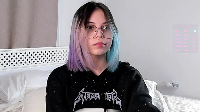 DarelleFare online show from March 16, 2025, 11:05 am