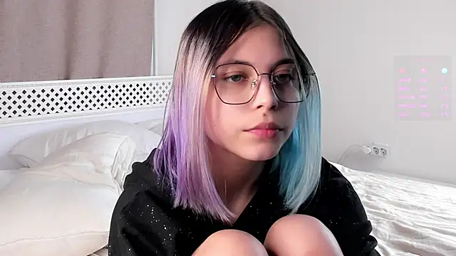 DarelleFare online show from March 16, 2025, 2:11 pm