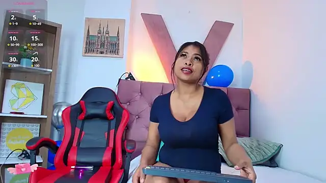 CamiilaReyes online show from June 1, 2026, 12:51 pm