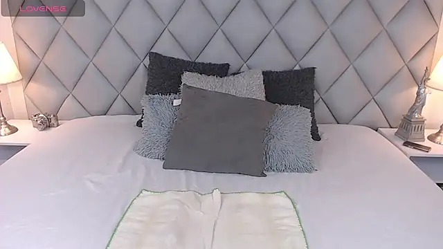 LalyCastro online show from February 18, 2025, 7:30 pm