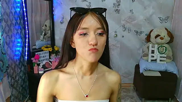Snapshot of Lya1_ch chatting on February 20, 2025, 10:04 pm Lya1 ch online show from February 20, 2025, 10:04 pm