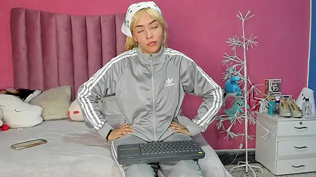 asami kimi online show from February 15, 2025, 1:10 am