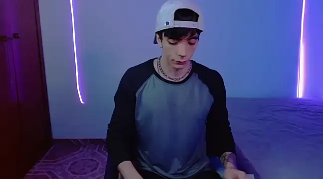 H3ll B0I online show from February 17, 2025, 11:31 pm