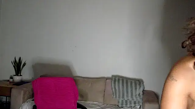 Snapshot of FreckleFaceBeauty chatting on November 9, 2025, 10:46 am FreckleFaceBeauty online show from November 9, 2025, 10:46 am