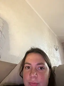 DearAlise online show from October 8, 2025, 10:02 am