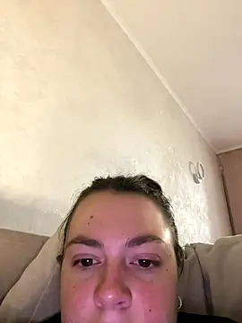 DearAlise online show from October 15, 2025, 10:04 am