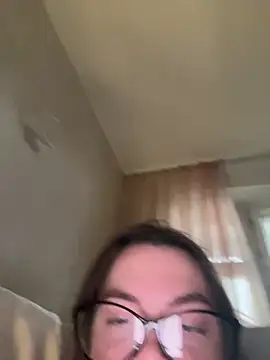 DearAlise online show from December 19, 2025, 11:28 am