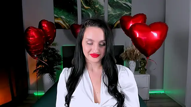 Snapshot of EmiliaBeynard chatting on February 14, 2025, 1:29 pm EmiliaBeynard online show from February 14, 2025, 1:29 pm