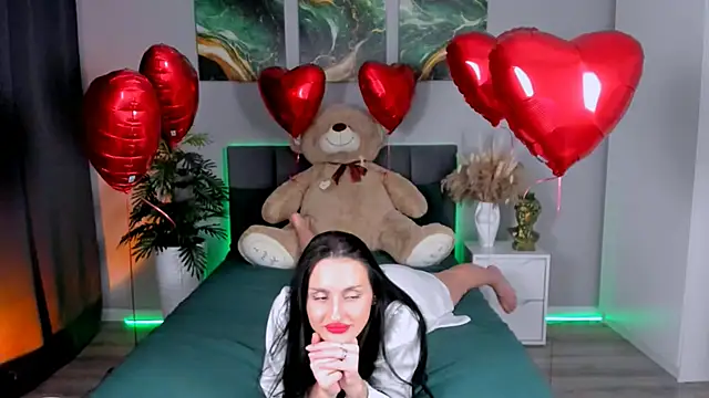 Snapshot of EmiliaBeynard chatting on February 14, 2025, 7:33 pm EmiliaBeynard online show from February 14, 2025, 7:33 pm