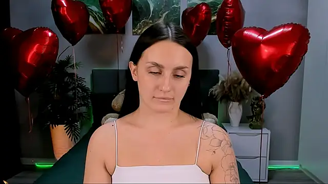 Snapshot of EmiliaBeynard chatting on February 17, 2025, 1:42 pm EmiliaBeynard online show from February 17, 2025, 1:42 pm