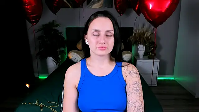 Snapshot of EmiliaBeynard chatting on February 24, 2025, 4:58 pm EmiliaBeynard online show from February 24, 2025, 4:58 pm