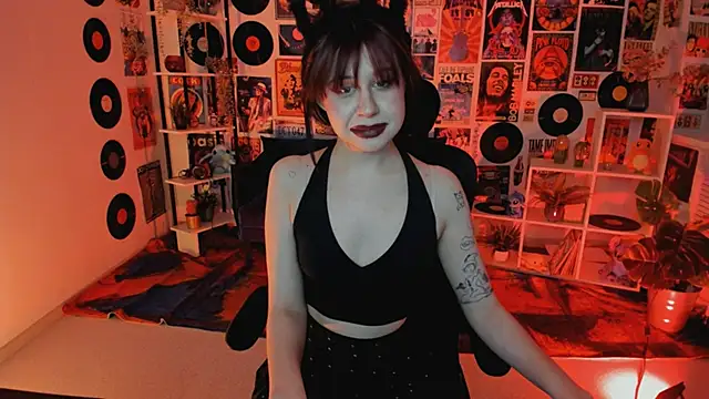 MisaPage online show from March 21, 2025, 9:01 pm