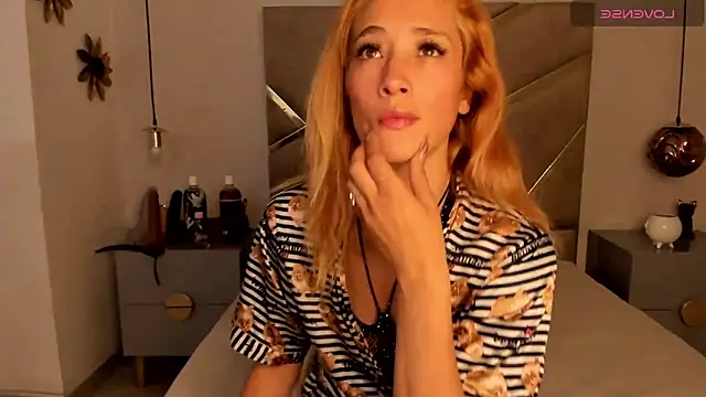 zoe taylorr1 online show from February 19, 2025, 2:44 am