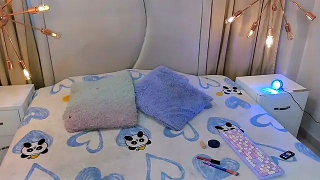 zoe taylorr1 online show from December 2, 2025, 11:37 am