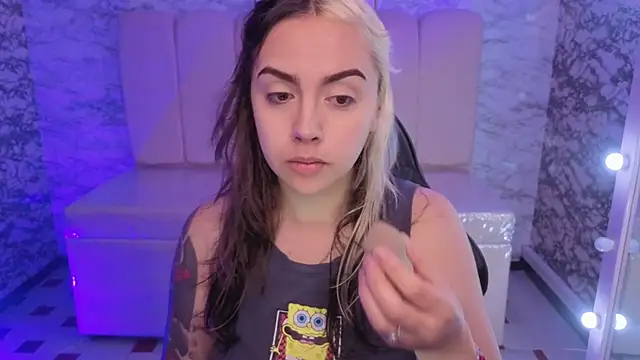 Hela v online show from October 16, 2025, 11:44 am