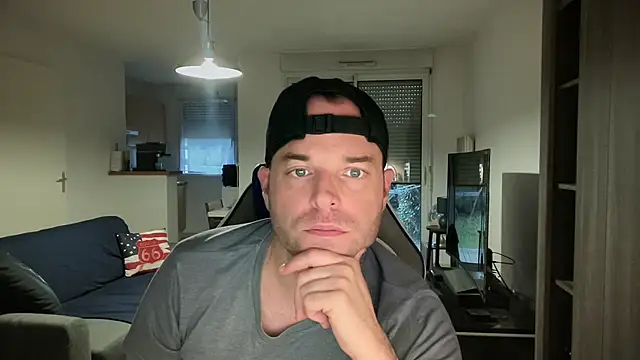 Funnyjul31 online show from January 26, 2025, 4:20 pm