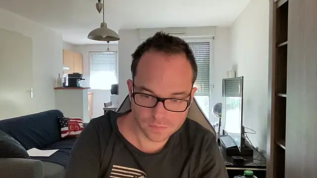 Funnyjul31 online show from February 9, 2025, 2:29 pm