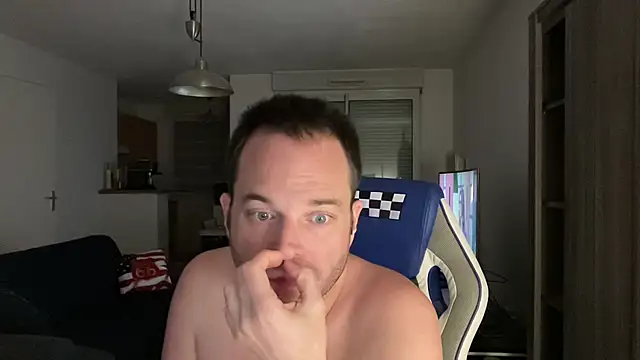 Funnyjul31 online show from February 13, 2025, 7:10 pm