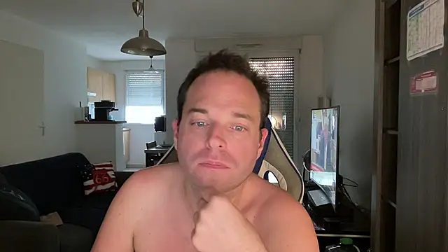 Funnyjul31 online show from March 7, 2025, 5:28 pm