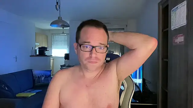 Funnyjul31 online show from March 15, 2025, 1:40 pm