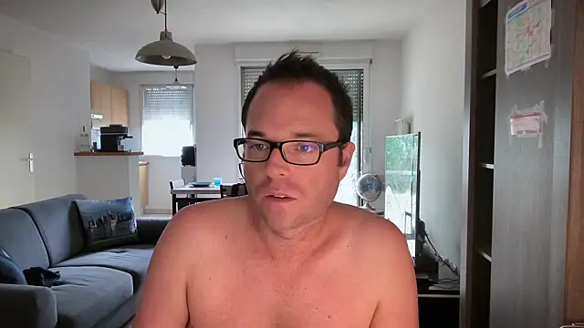 Funnyjul31 online show from October 4, 2025, 1:31 pm