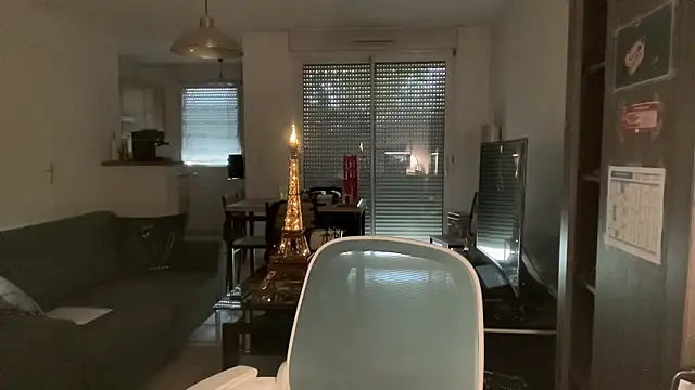 Funnyjul31 online show from April 12, 2026, 2:22 pm