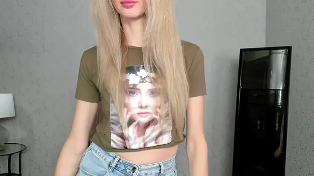 skinnyladyy online show from February 8, 2025, 2:04 am