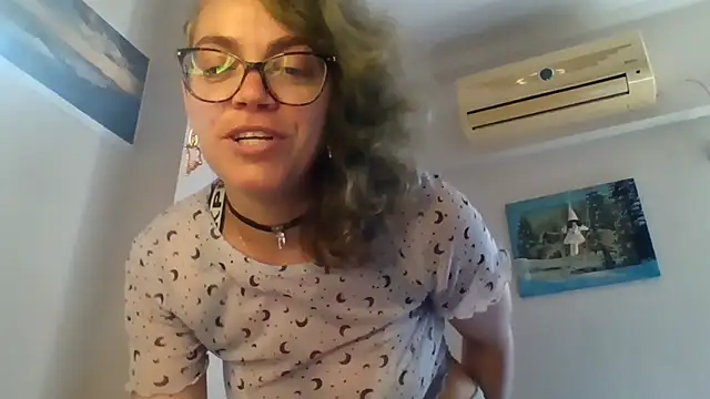 Snapshot of Ju-Hot chatting on May 25, 2026, 1:39 pm Ju-Hot online show from May 25, 2026, 1:39 pm