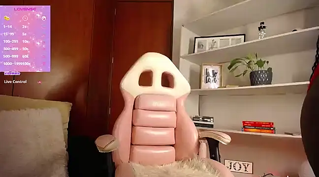 miaderail online show from December 10, 2024, 10:47 pm