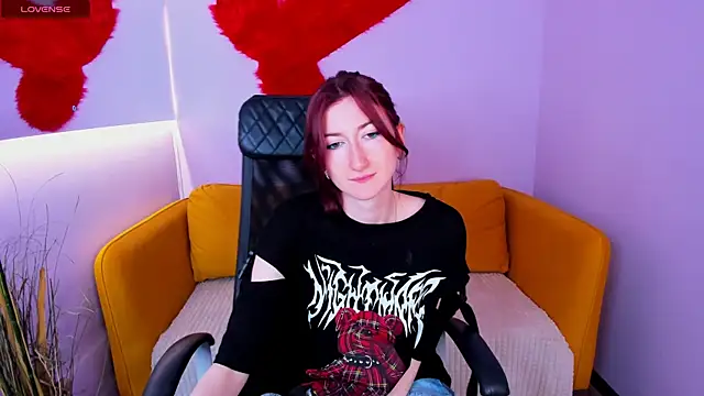 Snapshot of Violet_Moreau chatting on July 10, 2026, 9:56 am Violet Moreau online show from July 10, 2026, 9:56 am