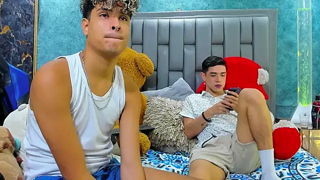 Sexys Hornys Boys online show from January 28, 2025, 7:32 pm