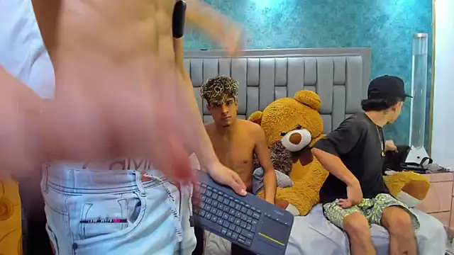 Sexys Hornys Boys online show from March 11, 2025, 9:37 pm