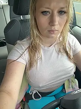 Snapshot of kcmo1010 chatting on October 28, 2025, 9:28 pm kcmo1010 online show from October 28, 2025, 9:28 pm