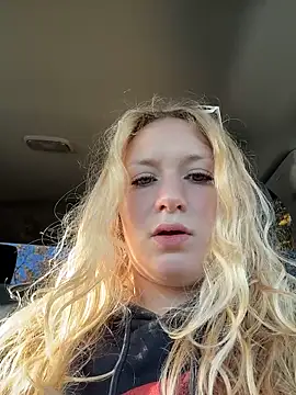 Snapshot of kcmo1010 chatting on October 29, 2025, 4:53 pm kcmo1010 online show from October 29, 2025, 4:53 pm