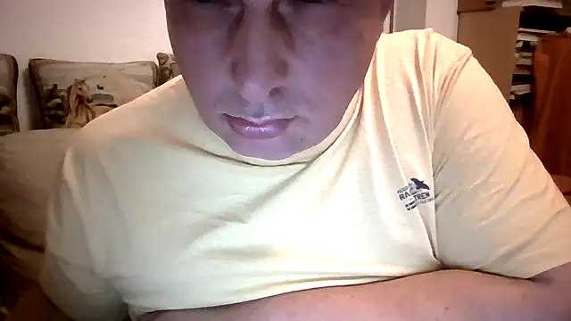 Snapshot of GrandpasDadBulg chatting on October 26, 2025, 10:04 pm GrandpasDadBulg online show from October 26, 2025, 10:04 pm