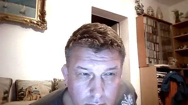 Snapshot of GrandpasDadBulg chatting on November 18, 2025, 8:24 pm GrandpasDadBulg online show from November 18, 2025, 8:24 pm