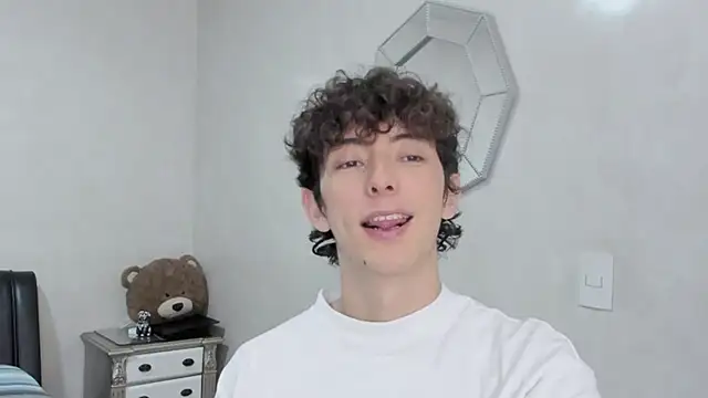 miketwink online show from February 18, 2026, 11:22 pm