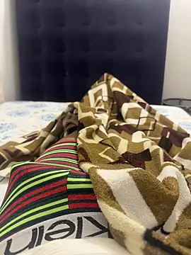 jhonnes  online show from March 13, 2025, 4:05 am