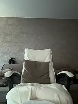 Snapshot of LillySquirtShot chatting on June 18, 2026, 11:09 pm LillySquirtShot online show from June 18, 2026, 11:09 pm