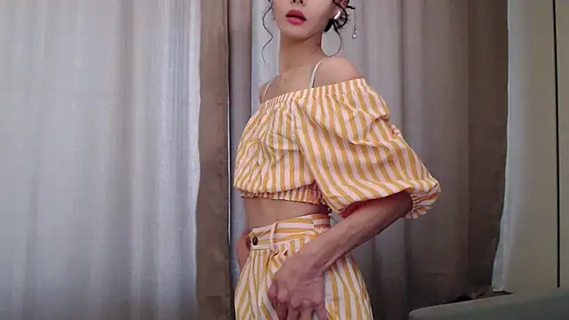 Fudzik0 online show from October 30, 2025, 5:20 am