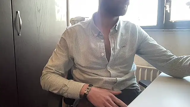 Snapshot of bullyboyy chatting on February 17, 2025, 8:41 am bullyboyy online show from February 17, 2025, 8:41 am