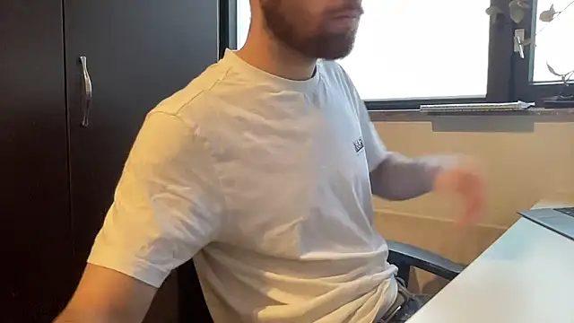 Snapshot of bullyboyy chatting on February 27, 2025, 6:50 am bullyboyy online show from February 27, 2025, 6:50 am