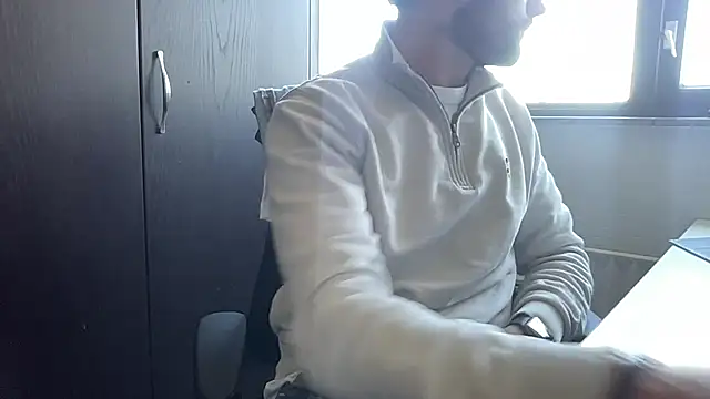 Snapshot of bullyboyy chatting on March 17, 2025, 12:04 pm bullyboyy online show from March 17, 2025, 12:04 pm