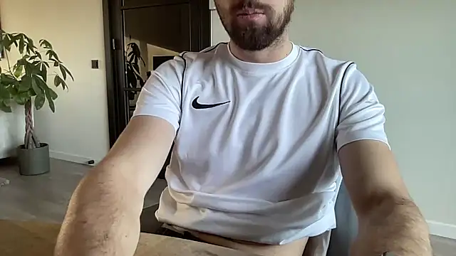 Snapshot of bullyboyy chatting on September 15, 2025, 6:35 am bullyboyy online show from September 15, 2025, 6:35 am