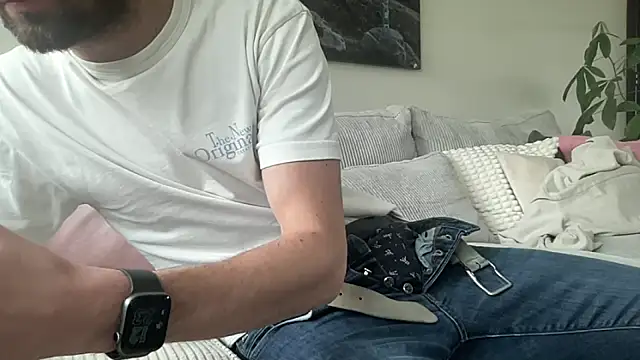 Snapshot of bullyboyy chatting on October 5, 2025, 10:24 am bullyboyy online show from October 5, 2025, 10:24 am