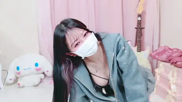 Snapshot of Megu-mimi chatting on February 8, 2026, 4:32 pm Megu-mimi online show from February 8, 2026, 4:32 pm