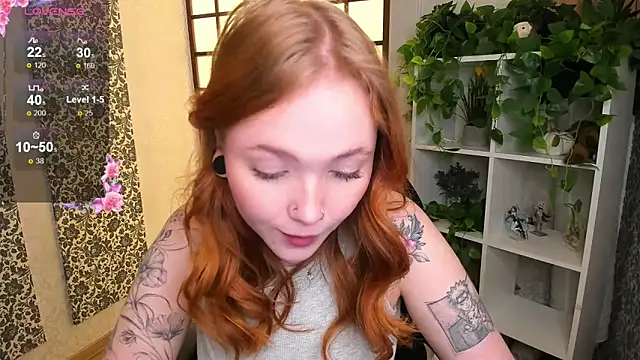 Snapshot of Maya_Light chatting on February 15, 2025, 1:42 am Maya Light online show from February 15, 2025, 1:42 am