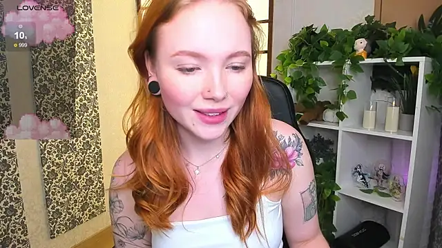Snapshot of Maya_Light chatting on February 23, 2025, 1:35 am Maya Light online show from February 23, 2025, 1:35 am