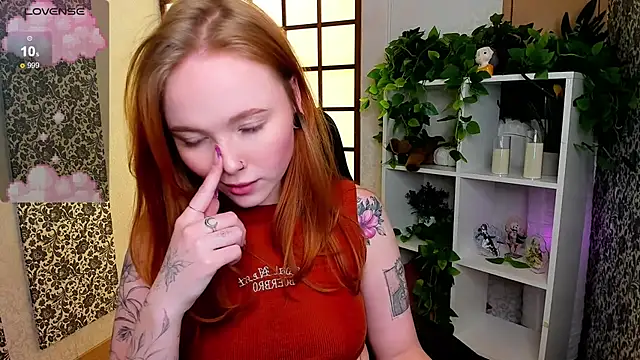 Snapshot of Maya_Light chatting on February 24, 2025, 5:00 am Maya Light online show from February 24, 2025, 5:00 am
